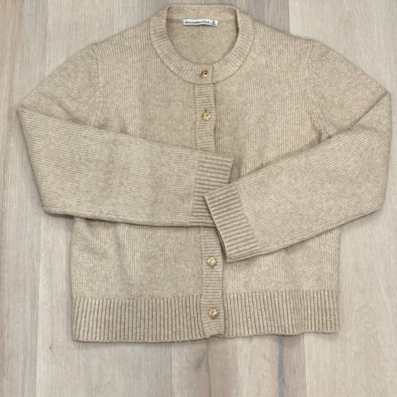 Abercrombie & Fitch Sweaters - Abercrombie & Fitch Cream Knit Cardigan with Gold Buttons.